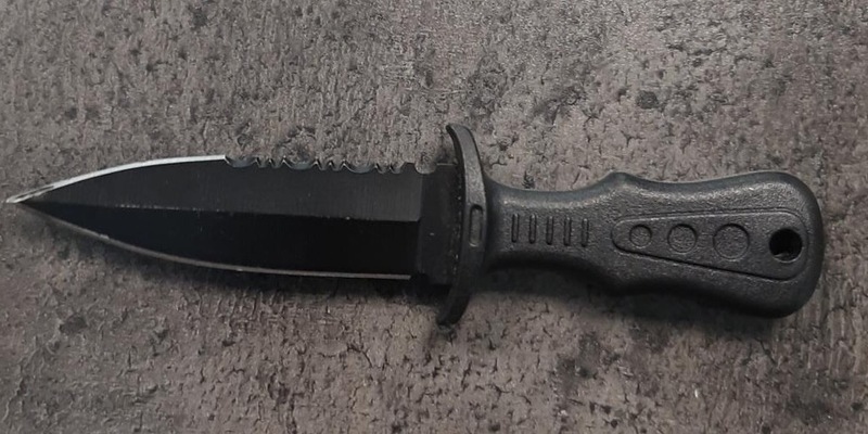 BPOL NRW: Messer in der Bauchtasche - Bundespolizei stellt Jugendlichen - Foto: presseportal.de