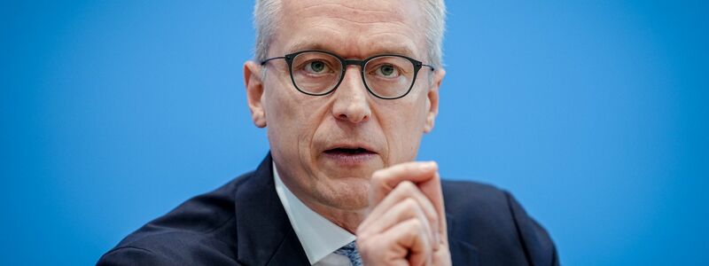 Bundesdigitalminister Karsten Wildberger (CDU) nennt den Glasfaserausbau im Land Chefsache.  - Foto: Kay Nietfeld/dpa