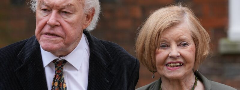 Timothy West und Prunella Scales im Mai 2024. (Archivbild) - Foto: Gareth Fuller/PA Wire/dpa