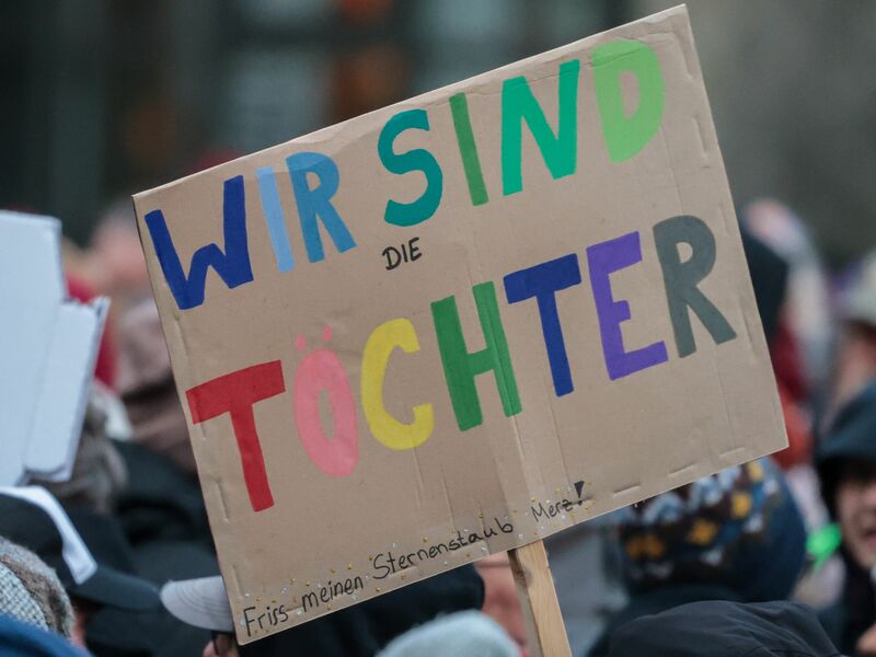 Kanzler Merz hat mit seinen «Stadtbild»-Äußerungen eine Debatte ausgelöst. (Illustration) - Foto: Focke Strangmann/dpa