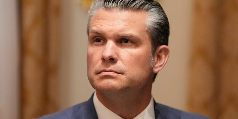 Hegseth nennt sich seit längerer Zeit Kriegsminister. (Archivbild) - Foto: Alex Brandon/AP/dpa