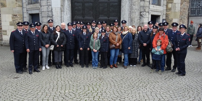 FW Tönisvorst: Musikzug der Freiwilligen Feuerwehr Tönisvorst begleitet Messe im Aachener Dom - Foto: presseportal.de
