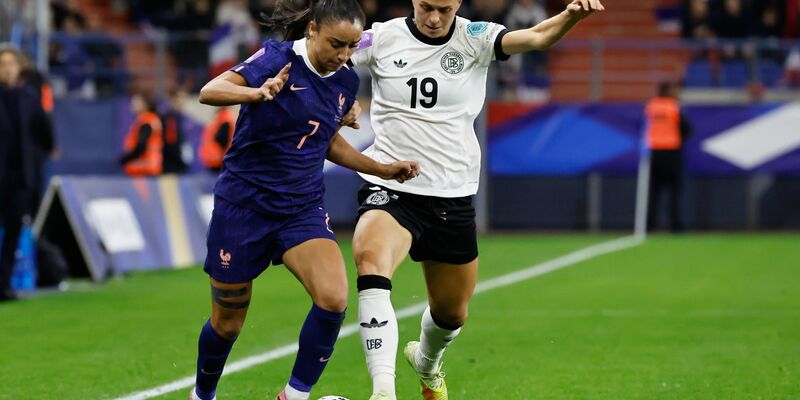 Melvine Malard erzielt das frühe 1:0 gegen Deutschland - Foto: Jeremias Gonzalez/AP/dpa