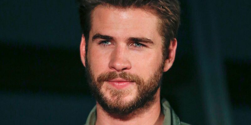 Schauspieler Liam Hemsworth ist eigenen Angaben zufolge seit ein paar Monaten verlobt. (Archivbild)  - Foto: Christopher Jue/epa/dpa