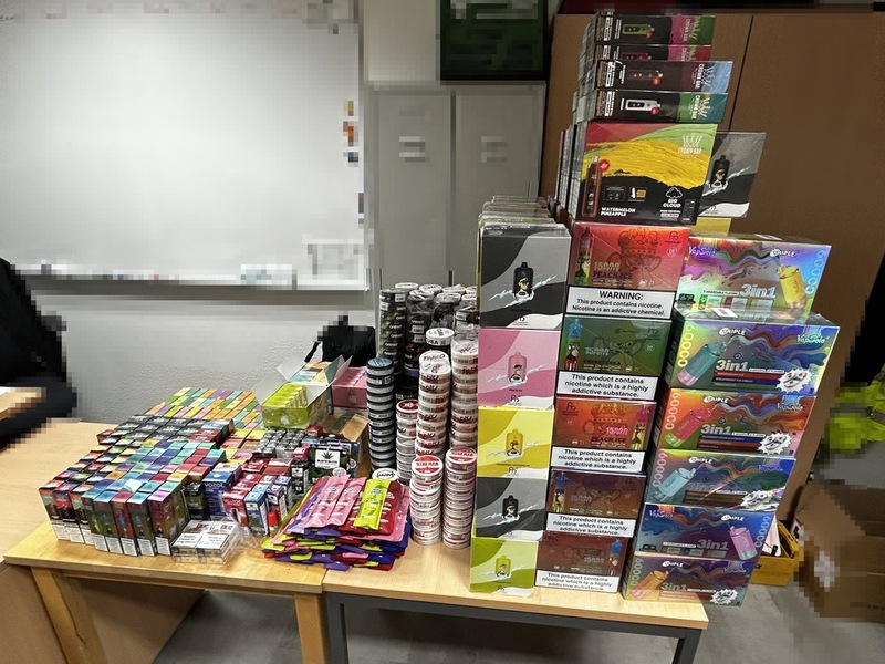 HZA-BI: Bielefelder Zoll stellt große Mengen Vapes und Wasserpfeifentabak sicher/Gemeinsame Kontrollaktion in Herforder Kiosken und Shisha-Bars - Foto: presseportal.de