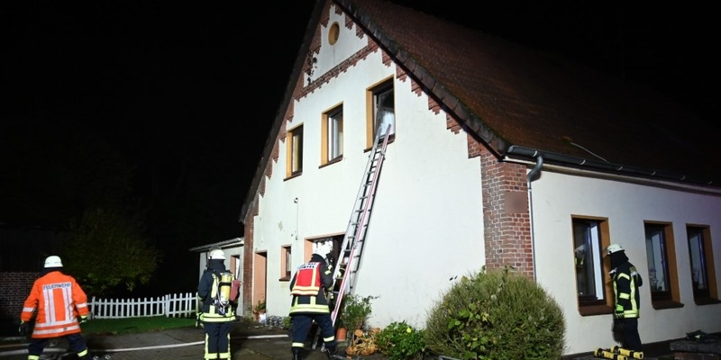 POL-ROW: ++ Brand eines Zweifamilienhauses in Fintel ++ - Foto: presseportal.de