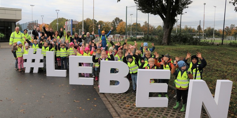 POL-NE: Glühwürmchen-Aktion: Sicherheit durch Sichtbarkeit - Foto: presseportal.de
