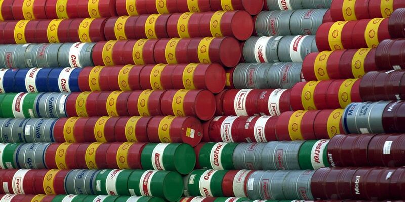 Das Überangebot an Öl steigt, während die Nachfrage zurückgeht. (Archivfoto) - Foto: Kay Nietfeld/dpa