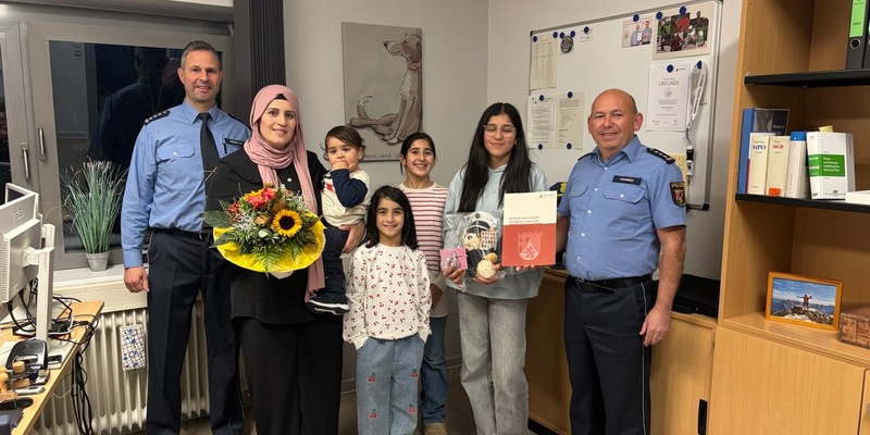 POL-PDMT: Polizei Hachenburg ehrt Maide Sönmez für ihr vorbildliches Handeln - Foto: presseportal.de