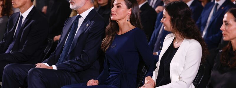 Angehörige von Opfern der Flutkatastrophe von Valencia protestieren bei der offiziellen Trauerfeier am ersten Jahrestag gegen die Teilnahme des Regionalregierungschefs Carlos Mazón. Sie werfen ihm Versagen am Tag der Katastrophe vor. - Foto: Rober Solsona/EUROPA PRESS/dpa