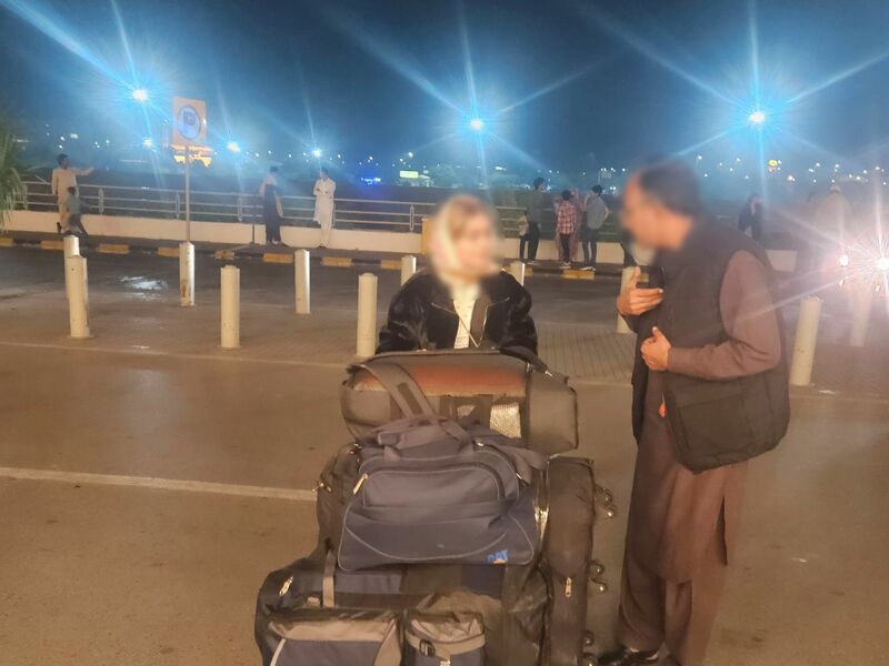 Zum dritten Mal seit dem Regierungswechsel haben sich Afghaninnen und Afghanen mit Aufnahmezusage per Flugzeug von Pakistan nach Deutschland aufgemacht. - Foto: Zia Khan/dpa