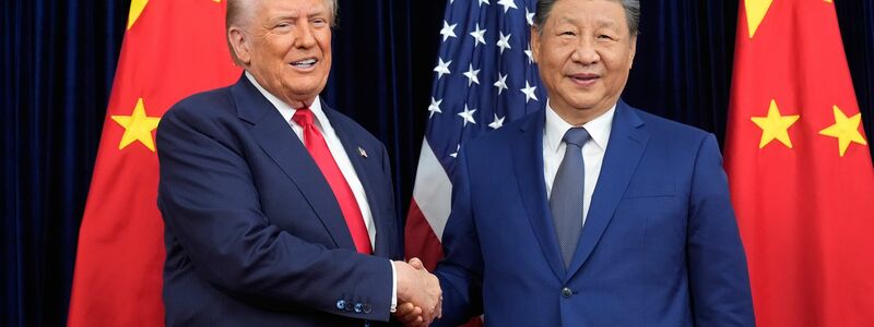 Trump verkündete eine Einigung bei seltenen Erden.  - Foto: Mark Schiefelbein/AP/dpa