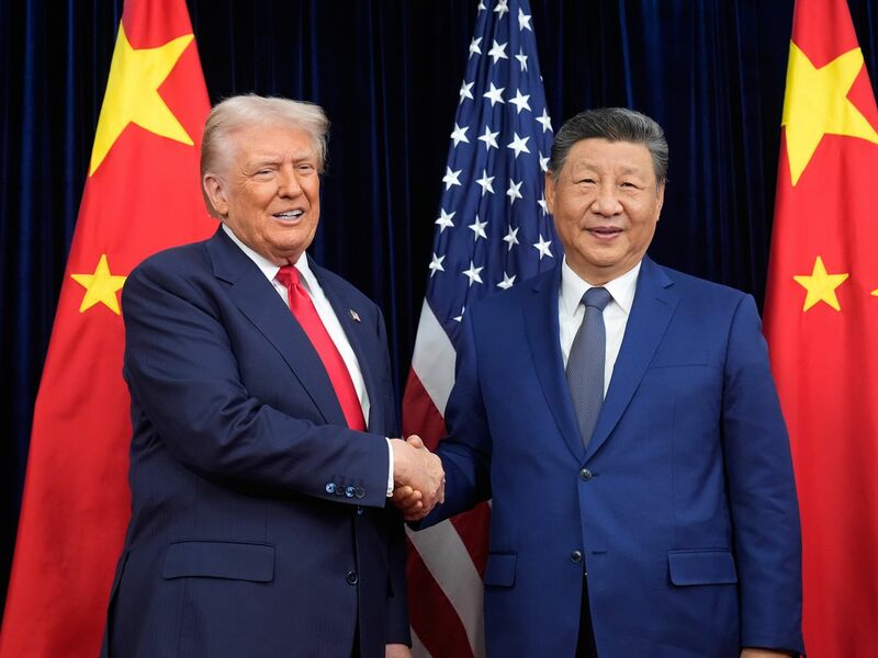 Trump reduziert Zölle gegen China.  - Foto: Mark Schiefelbein/AP/dpa