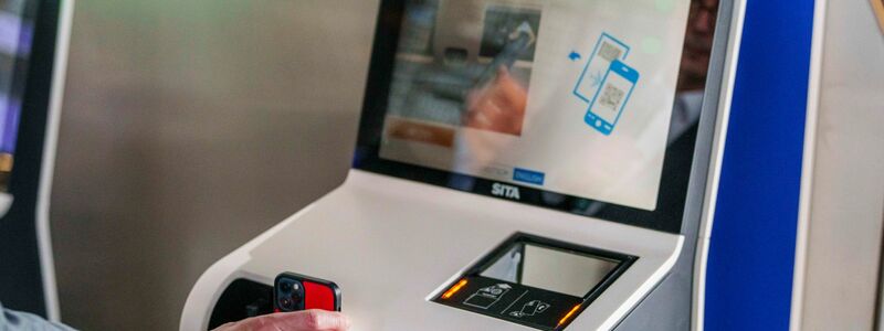 Ryanair macht Schluss mit Papier. (Archivbild) - Foto: Andreas Arnold/dpa