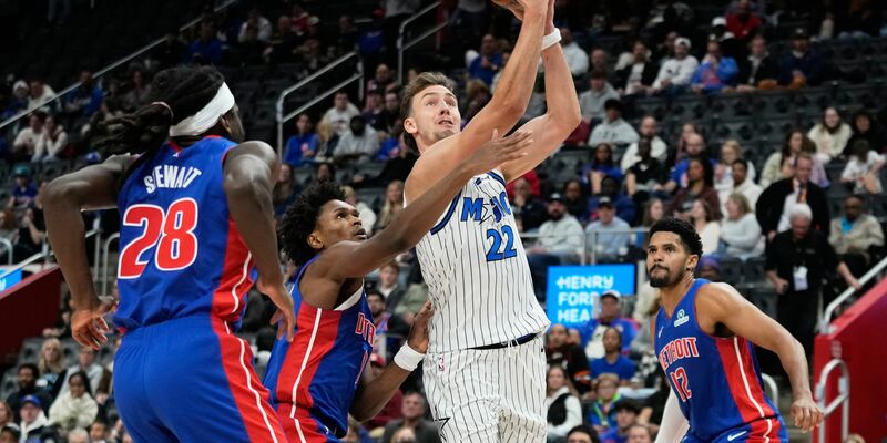 Franz Wagner tat sich mit den Magic in Detroit schwer. - Foto: Ryan Sun/AP/dpa