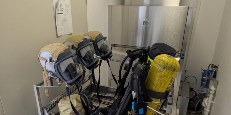 FW-AR: Neue Reinigungsmaschine verbessert Arbeitssicherheit in der Atemschutzwerkstatt - Foto: presseportal.de