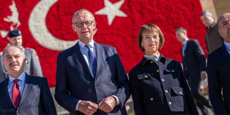 Merz will die Partnerschaft mit der Türkei stärken.  - Foto: Michael Kappeler/dpa