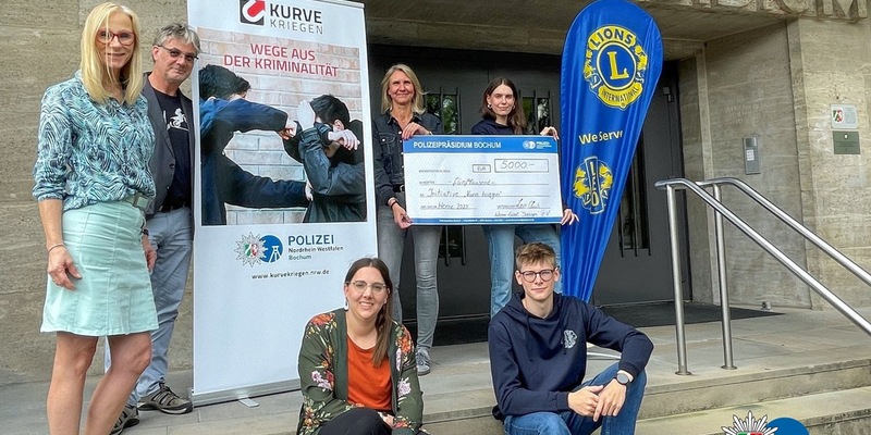 POL-BO: Spende unterstützt Präventionsarbeit der Initiative Kurve kriegen - Foto: presseportal.de