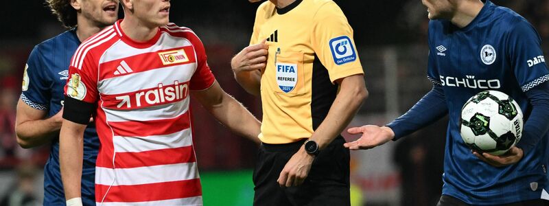 Viele Schiedsrichter, hier Harm Osmers, standen in der zweiten Pokal-Runde im Fokus. - Foto: Soeren Stache/dpa