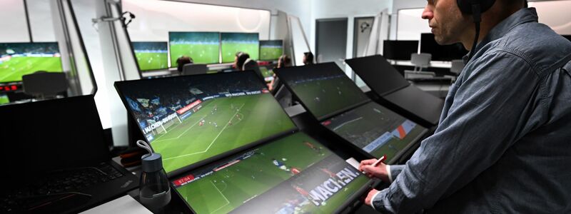 Jochen Drees ist Leiter Innovation und Technologie bei der DFB Schiri GmbH. (Archivbild)  - Foto: Federico Gambarini/dpa