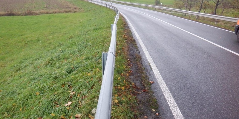 POL-PDMT: Wahlrod - Verkehrsunfallflucht nach Beschädigung der Schutzplanke - Foto: presseportal.de