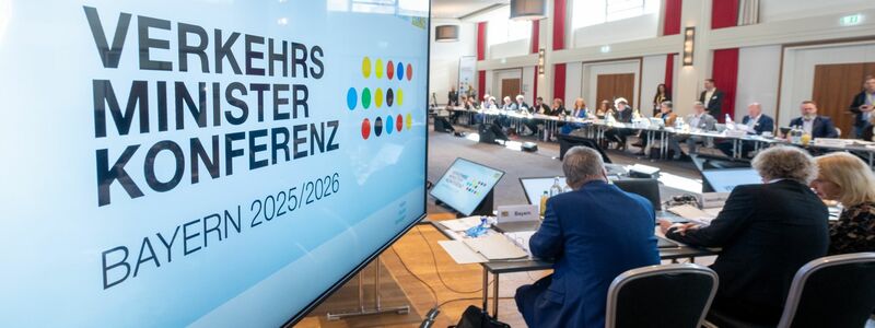 Beim Deutschlandticket stellte die Verkehrsministerkonferenz die Weichen für einen Preismechanismus, der ab 2027 gelten soll.  - Foto: Armin Weigel/dpa