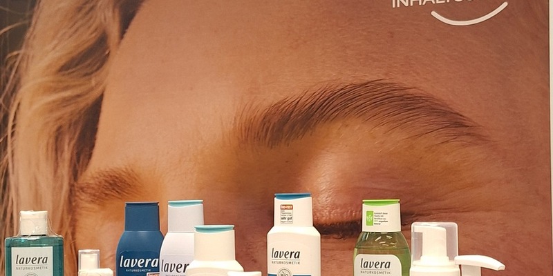 Pionierarbeit für die Kosmetikbranche: lavera startet Forschung zum Pfandsystem in München / Pflegeprodukt trifft Pfandautomat - reo testet Rückgabe von Kosmetikverpackungen bei Kaufland und VollCorner - Foto: presseportal.de