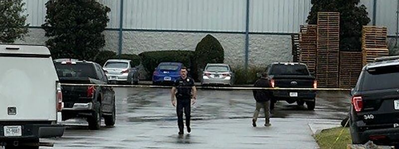 Einsatzkräfte des Cleveland Police Departments ermittelten auf dem Firmengelände.  - Foto: -/Cleveland Police Department/dpa