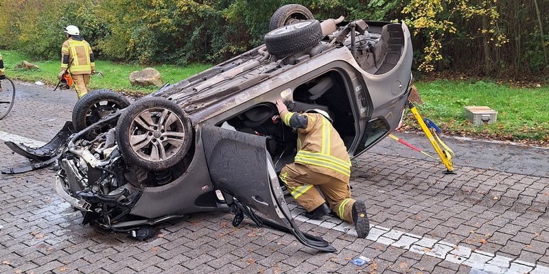 FW-Greven: Verkehrsunfall auf BAB 1 mit zwei schwer verletzten Personen. - Foto: presseportal.de