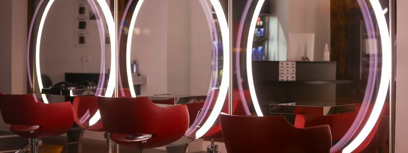 Während der Pandemie waren Friseursalons zeitweilig geschlossen, teilweise durften sie nur unter strengen Auflagen öffnen. (Archivbild) - Foto: Jan Woitas/dpa-Zentralbild/dpa