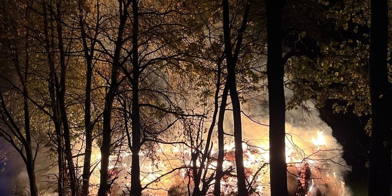 POL-SO: 270 Strohballen brennen auf Feld - Foto: presseportal.de