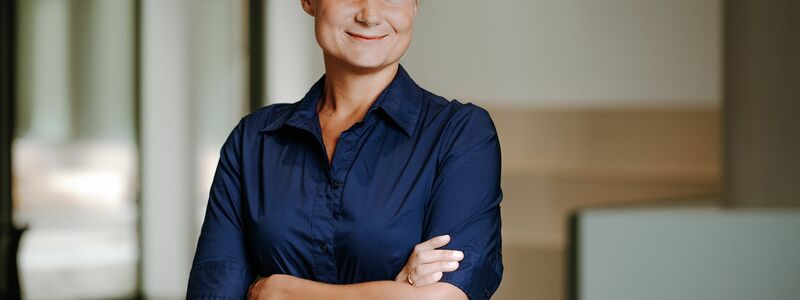 Mit nur 40 Jahren ist Marie Jaroni Chefin der Stahlfirma TKSE. - Foto: Jennifer Chaaer/Thyssenkrupp/dpa