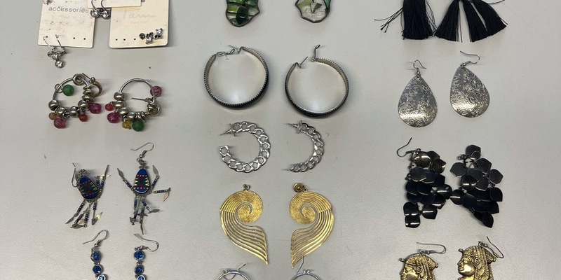 POL-EU: Öffentlichkeitsfahndung - Eigentümer von Schmuck gesucht - Foto: presseportal.de