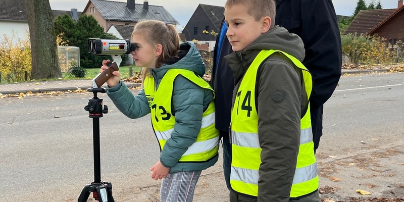 POL-HX: Süßes oder Saures für (zu) schnelle Autofahrer - Foto: presseportal.de