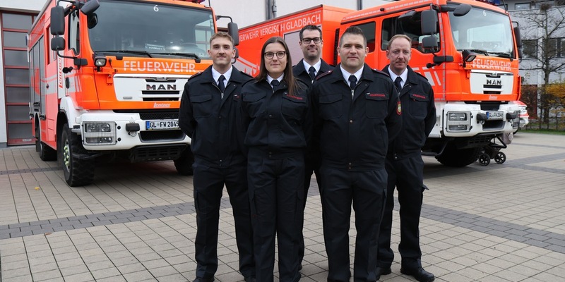 FW-GL: Erfolgreicher Abschluss, neue Laufbahnen und langjährige Treue: Feuerwehr Bergisch Gladbach feiert zahlreiche Ehrungen und Ernennungen - Foto: presseportal.de