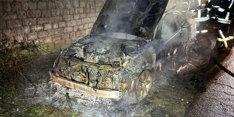 POL-PILEK: Auto gerät in Brand - Feuerwehr verhindert Schlimmeres - Foto: presseportal.de