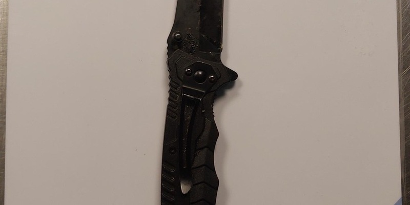 BPOL-HH: Keine wirklich gute Idee...: Alkoholisierter Mann erscheint mit Messer zur Anzeige auf Hamburger Bundespolizeirevier- - Foto: presseportal.de