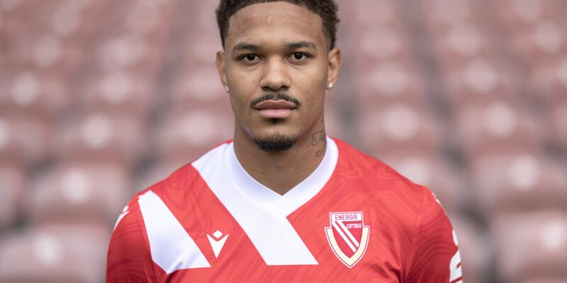 Justin Butler berichtete, dass er mit Affenlauten beleidigt wurde. (Archivbild) - Foto: Frank Hammerschmidt/dpa