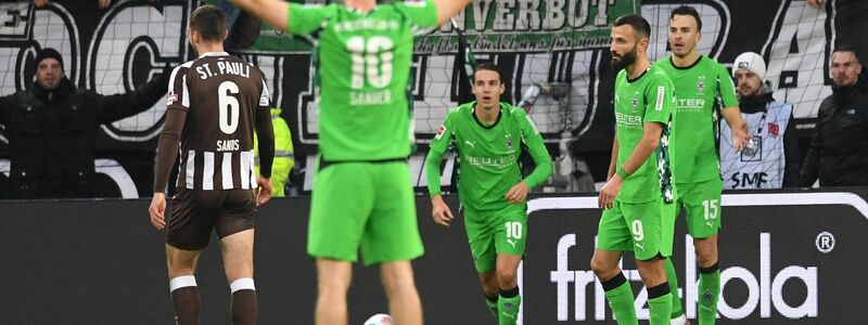 Durften endlich mal jubeln: Die Spieler von Borussia Mönchengladbach - Foto: Daniel Bockwoldt/dpa