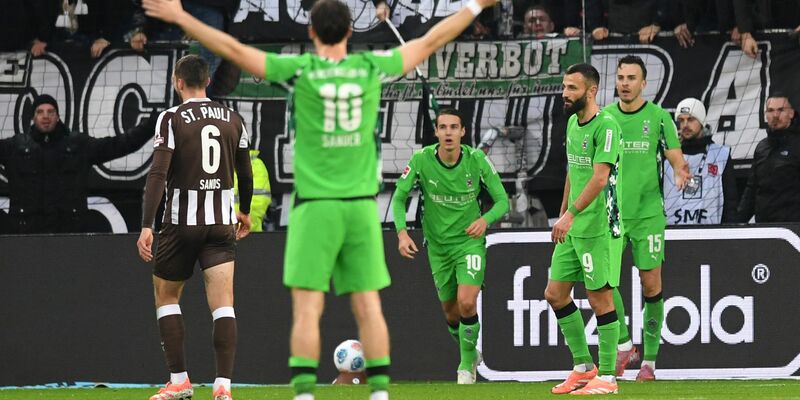 Hatte Pech mit einem Pfostenschuss: Gladbachs Joe Scally.  - Foto: Daniel Bockwoldt/dpa