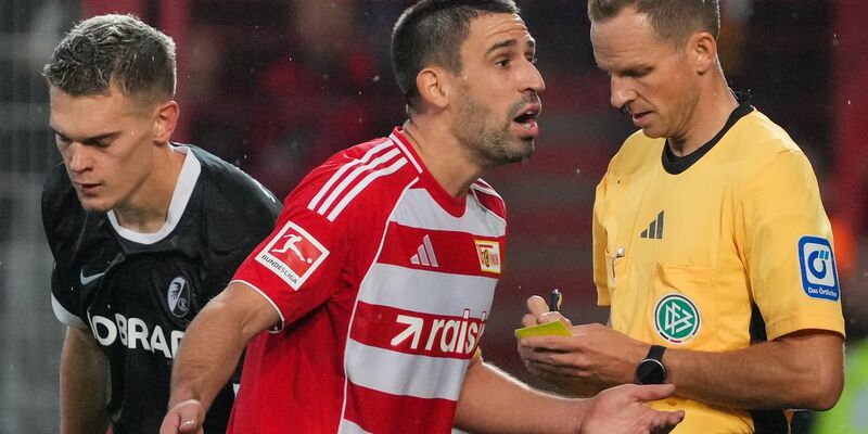 Unions Andrej Ilic wurde ein Tor aberkannt.  - Foto: Soeren Stache/dpa