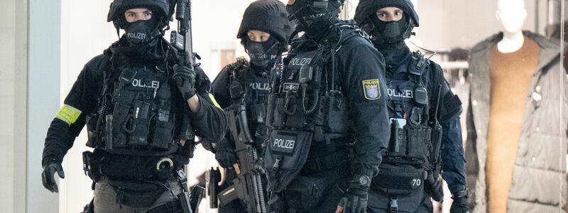 Zeugen hatten von Schussgeräuschen gesprochen.  - Foto: Boris Roessler/dpa