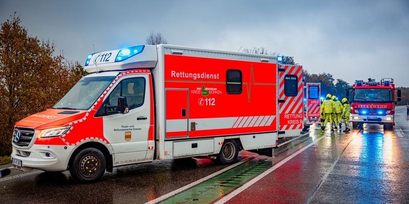 FW Gronau: Verkehrsunfall mit zwei Verletzten auf der B54 Richtung Niederlande - Foto: presseportal.de