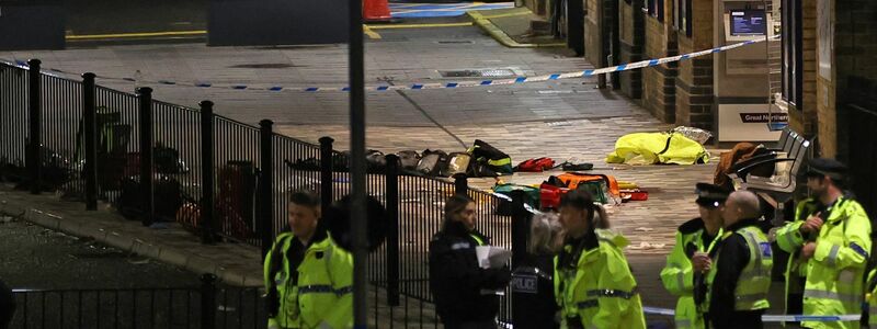 Mehrere Menschen sind bei dem Angriff am Samstag teils lebensbedrohlich verletzt worden. - Foto: Chris Radburn/PA Wire/dpa