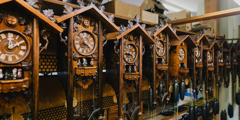 Kuckucksuhren gelten als ein Symbol des Schwarzwalds. - Foto: Philipp von Ditfurth/dpa