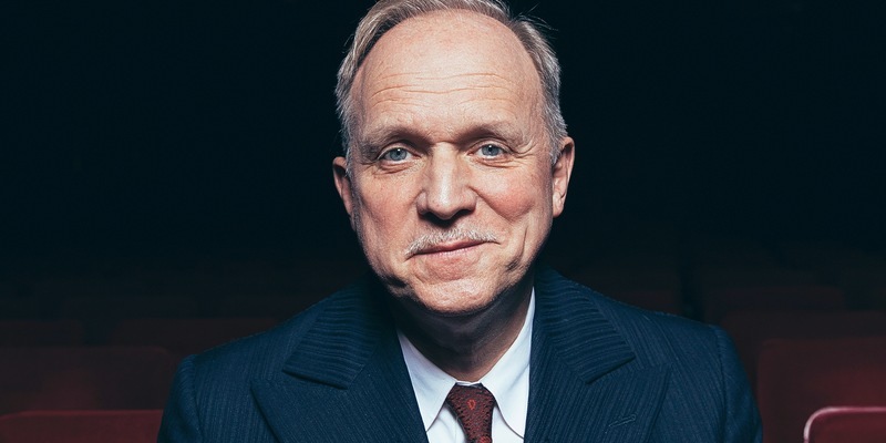 Ulrich Tukur: Akzeptanz macht das Leben erträglich / Der Schauspieler im Interview mit der Apotheken Umschau - Foto: presseportal.de