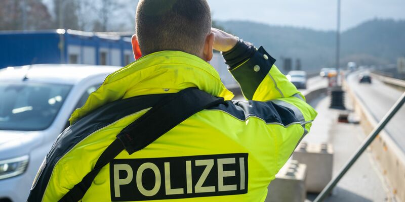 Die Zahl der Asylerstanträge ist zurückgegangen - das Bundesinnenministerium führt das auch auf Grenzkontrollen zurück. (Symbolbild)  - Foto: Harald Tittel/dpa