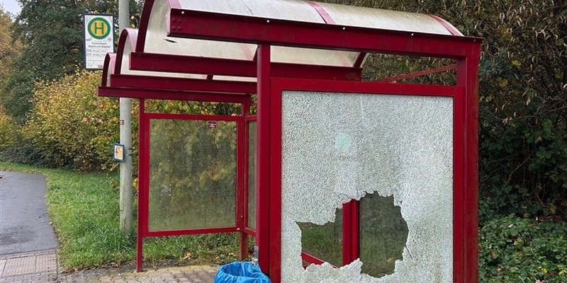 POL-PIKUS: Vandalismus an Bushaltestelle - Foto: presseportal.de