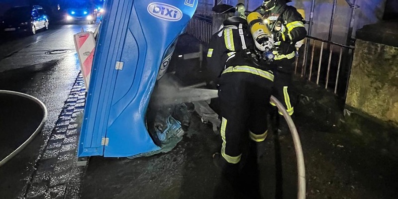 FW Hagen: Brand am Gebäude - brennt Baustellen WC - Foto: presseportal.de
