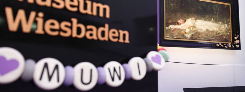 Rund 200 Swift-Fans sind am Sonntagnachmittag zur ersten Swift-Sonderveranstaltung ins Museum Wiesbaden gekommen. - Foto: Hannes P. Albert/dpa